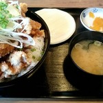 大福家 - 日替りランチの唐揚げ丼(通常メニューよりお得)
