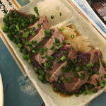 博多屋 大吉 - 2016年9月3日  意外としっかり肉厚なかつおのたたき☆1058円。