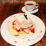 ポエポエ - イチゴの練乳クリームパンケーキ
