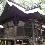 そば処 けやき - お店の前の親都神社
      小さいけれど風格のある感じ