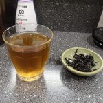 とんかつ檍 大門店 - 烏龍茶、昆布