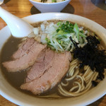 中村屋総本山 - 煮干そば 750円