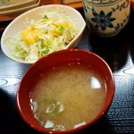 Kirikiri - 味噌汁＆サラダ付きです。