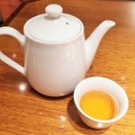 糖朝 - ポットで供されるお茶