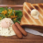 SOROR - モーニング/トーストウインナーエッグ 500円