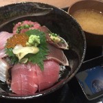 青山酒場 KOTATSU - 海鮮丼＋味噌汁