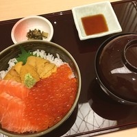 函館うに むらかみ 日本生命札幌ビル店 - 初めて入った！三色丼おいしす！