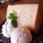 コハル カフェ - シフォンケーキ(350円)