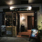 中区栄1丁目御園通にあります