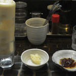 油虎 - 油虎 油そばの無料トッピング3種（マヨネーズ、きざみにんにく、自家製食べるラー油）