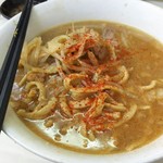 ラーメン荘 歴史を刻め - 1609 らーめん荘歴史を刻め本店 らーめん(並)@750円 ニンニク少なめ、野菜、脂マシ 途中で一味を入れて味変化を