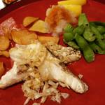 大和製麺 - 一本釣り 天然真鯛のウロコ焼きと焼き枝豆