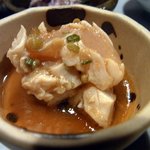 酒盃 - 鶏の梅肉ポン酢味です。 この、梅肉ポン酢味が絶妙な味わいなんですよね。 あれ？、今日は本当に秋田に料理を食べに来たのって感じです。 薄味で素材の旨みを上手に出して料理が生きているんですよね。 素晴らし