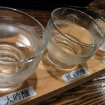 酒盃 - こんな感じで登場です。 左から、大吟醸、純米吟醸、純米酒ってなっていますね。