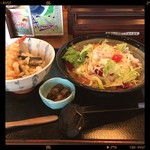 Sabou Himawari Izumiya - 温玉サラダうどん 小さな天丼896円