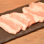 Shimofuran - 【岩中豚の豚トロ670yen】純白で適度な締まりの脂肪でまろやかな旨みがあります。