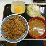 吉野家 - アタマの大盛り♥
ダ～サラセット♥
サラダをポテサラに♥
味噌汁を豚汁に変更♥
生玉子トッピング♥
(о´∀`о)ノ