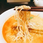 京鼎樓 - 麺は細麺