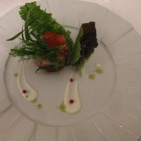 プリミ・バチ - 北海道産帆立貝とサーモンのタルタル　いくら添え