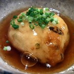 酒盃 - ４品目です。 豆腐まんじゅうです。 割烹などでよく出てくる蓮根饅頭の豆腐版ですね。 豆腐は全て自家製だそうです。 見た目は本当に割烹で出てくるお料理のようです。 ちよっとビックリしてしまいました。