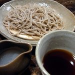 酒盃 - ８品目の〆の料理です。 手打ち蕎麦です。 店主さん自らが毎日打たれています。 メニューには一日１５食限定って書いてありましたね。 隣のお二人さんは、無くなるのを危惧して先に予約されていました。 奥に蕎