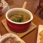 ビストロ ロベン - チキンとポルチーニのクリーム煮