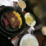 いきなり!ステーキ - 今日のランチは、ワイルドステーキ300gとライス大盛とセットのサラダとスープに黒ビール！