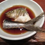 煮魚料理（上　シオ（カンパチの幼魚）、下　さわら）
