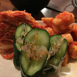 炭火焼肉 ぐら - 「キムチ盛合せ」も食べ応え有り！（2016.9）