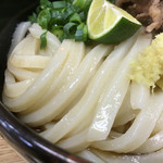 飯野屋 - 角ありコシあり硬さあり
            お味も良くって良いうどんです