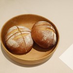 ロワゾー・パー・マツナガ - 自家製パン