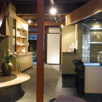 一笑 - 店内でも棒茶を購入できます。