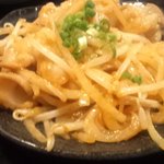 ぢどり屋 - ホルモンのピリ辛みそ炒め　480円