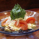 h Gyo Sai Shu Kero Getsu - オリーブ豆腐とトマト、バジルのカプレーゼ