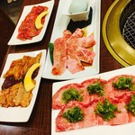 炭火焼肉 満月 - お肉たち