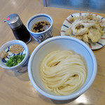 与喜饂飩 - 生しょうゆうどん