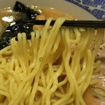 青葉 - 中華そば￥730の低加水ストレート中細麺（H28.9.6撮影）