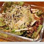 Rokunotarazu - 自家製鶏胸肉の燻製とハニーマスタードドレッシングサラダ