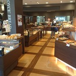 ロイズ - 店内