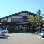 Suzaka ya - 建物と駐車場