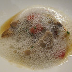 天然真鯛のソテー　ポルチーニ茸とジャガイモの泡