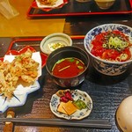 ささや - 鉄火丼+えびと野菜のかき揚げ　850円