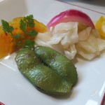 16.08.31【中國菜・老四川 飄香 麻布十番本店 宮本和幸シェフ】黄金皮蛋・老坛子泡菜・五香黒椒毛豆