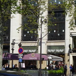 Pomme de Pain - 紫色のテントの下がカフェテラス