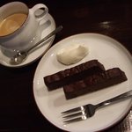 cafe Lon - ロイヤルミルクティ＆チョコレートケーキ