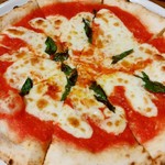 Pizzeria & cafe ORSO - チーズたっぷりマルゲリータ