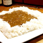 ステーキ居酒屋300B ONE - 池袋で一番おいしい牛すじカレー　ダム盛り（※ココは新宿）