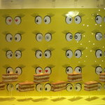 ピエール・エルメ・サロン・ド ・テ - 入り口のディスプレー