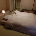 あさば - 2016年8月：夕食後にわざわざ専門の方がお布団を敷きに来てくださいました