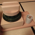 あさば - 2016年8月：夕食…鮎御飯。全部食べ切る人は少ないそうですが、お釜で置いて行ってくださいます